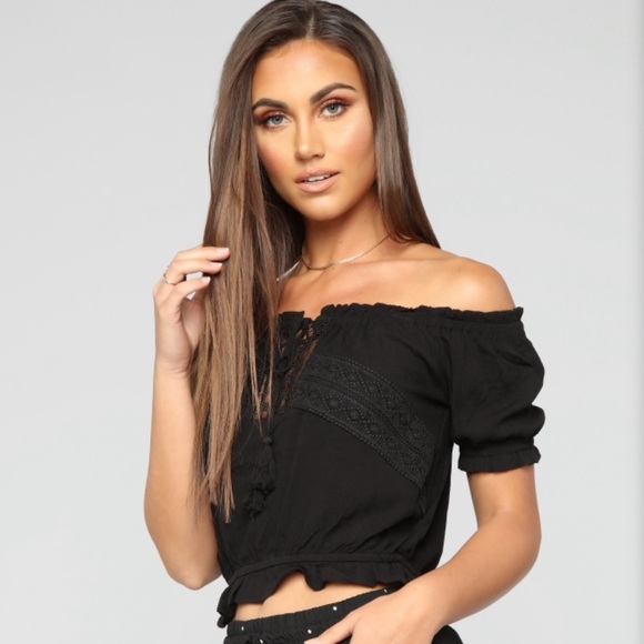 FashionNova// sexy crop top size small - Picture 3 of 9